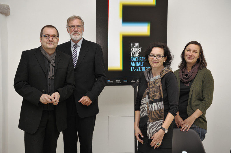Staatsminster Rainer Robra (zweiter von links) mit den MacherInnen der Filmkunsttage 2012